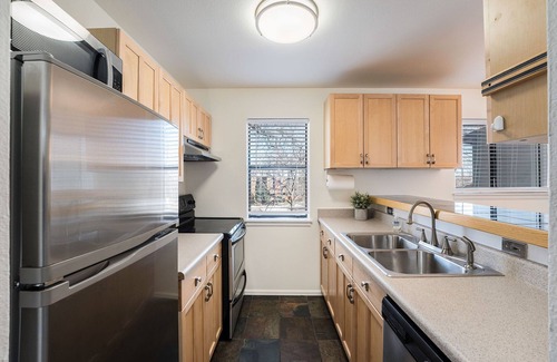 Whittier Apartment | Perfect Spot! Walk to Pearl Street, CU, Google & hiking!