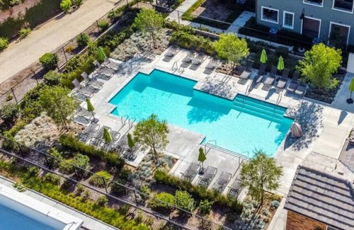 Claremont House | Perfect Stay 2 bed 2.5 bath North Claremont