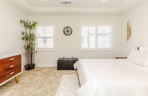 Claremont House | Perfect Stay 2 bed 2.5 bath North Claremont