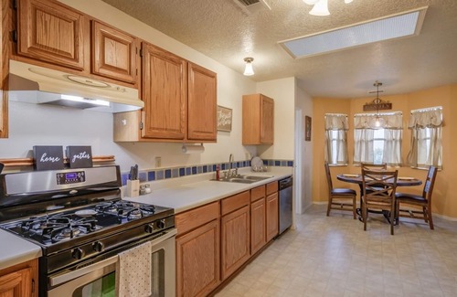 Ranchito House | "Perfect Stays for Balloon Fiesta" Mountain Views Await!