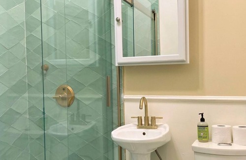 Rampart Village Apartment | Perfect Studio for 2! Mins to Downtown LA!