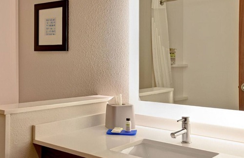 Ottawa House | Perfect Suite for Leisurely Getaway! Pool, Gym