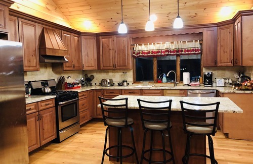 Greenfield Park Cabin | Perfect Summer/Fall Getaway with Amazing Fireplace for Gathering/Relaxation.