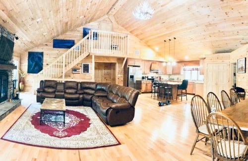 Greenfield Park Cabin | Perfect Summer/Fall Getaway with Amazing Fireplace for Gathering/Relaxation.