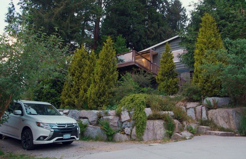 Langdale House | Perfect summer house on the coast. Walking distance from ferry and the beach.