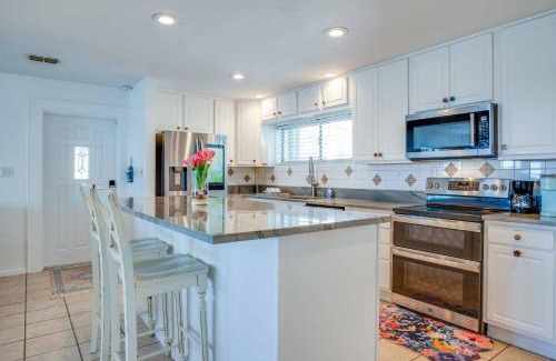 Panacea House | Perfect Summer Vacation/Waterfront Property/Bay Views/Ocean Views/Boat Dock/Kayak/Dog Friendly!