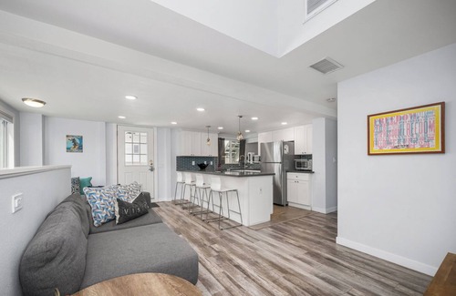 West Newport House | Perfect Surf Casa in Newport Near Beach and Pier