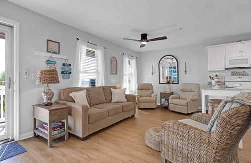 Surf City Condo | Perfect Surf City Stay: Walk to Beach, Dining, & Fun