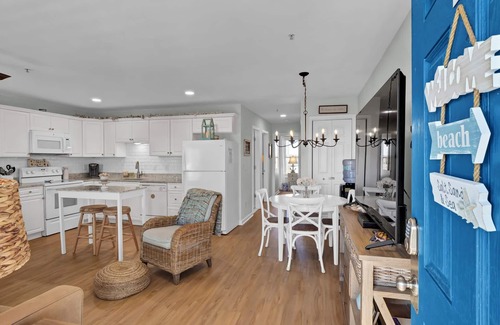 Surf City Condo | Perfect Surf City Stay: Walk to Beach, Dining, & Fun