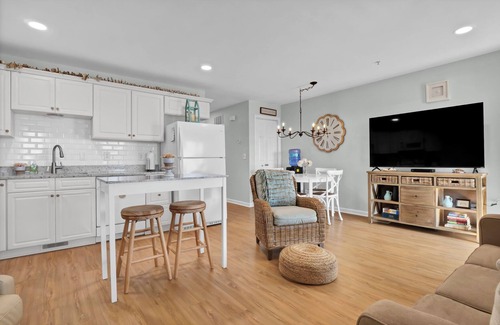 Surf City Condo | Perfect Surf City Stay: Walk to Beach, Dining, & Fun