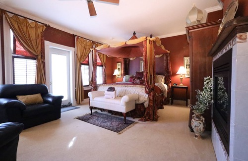 Wellesley Island Bed & Breakfast | Perfect Thanksgiving/Holiday home - Amazing Kitchen, huge dining room & 10 rooms