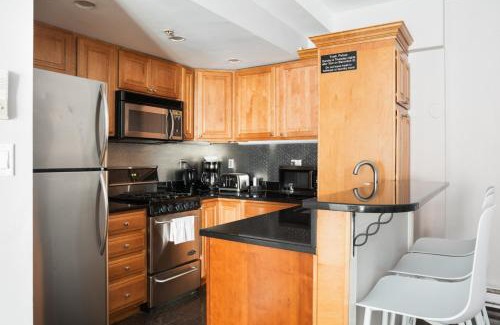 Theatre District Apartment | Perfect Traveling Nurse Housing in Theatre District