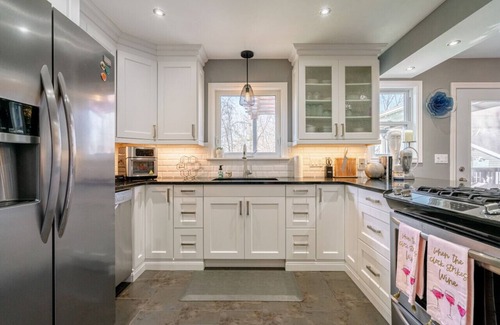 Kingsville House | Perfect Trendy 2 Bdrm Home in Wine Country