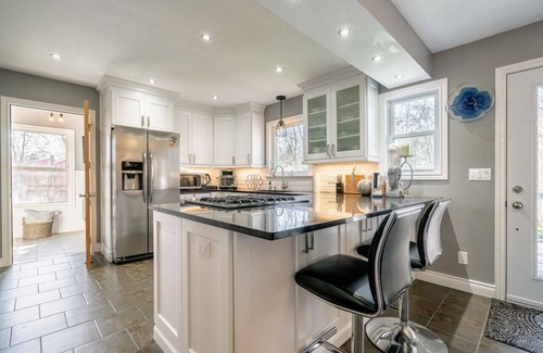 Kingsville House | Perfect Trendy 2 Bdrm Home in Wine Country