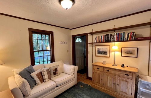 West Hartford Cottage | Perfect two-bedroom cottage in the hills of Vermont