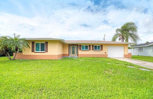Venice Gardens House | Perfect Vacation Home near beach