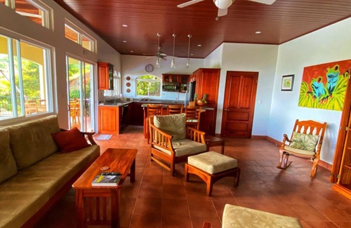 Ballena House | Perfect viewing of migrating Pacific whales, from the hills above Ojochal