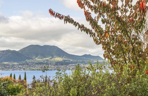 Acacia Bay House | Perfect Views at Acacia Bay - Holiday Home