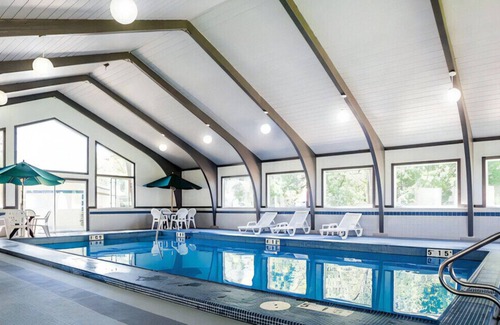 Lovington House | Perfect Weekend Getaway! W/ Gym & Indoor Pool