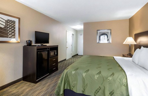 Lovington House | Perfect Weekend Getaway! W/ Gym & Indoor Pool