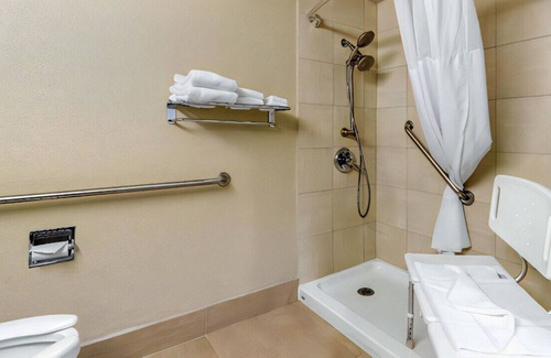 Lovington House | Perfect Weekend Getaway! W/ Gym & Indoor Pool