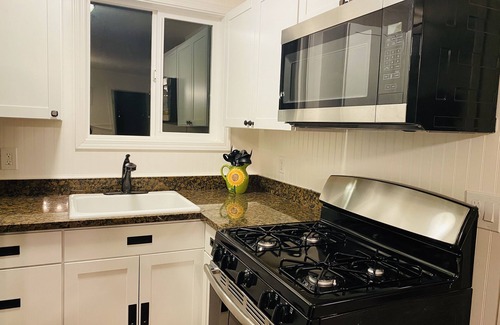 Santa Rosa Cottage | Perfect Wine Country Getaway Clean & Comfy