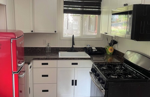 Santa Rosa Cottage | Perfect Wine Country Getaway Clean & Comfy