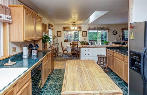 Mariposa House | perfect yosemite retreat with wi-fi