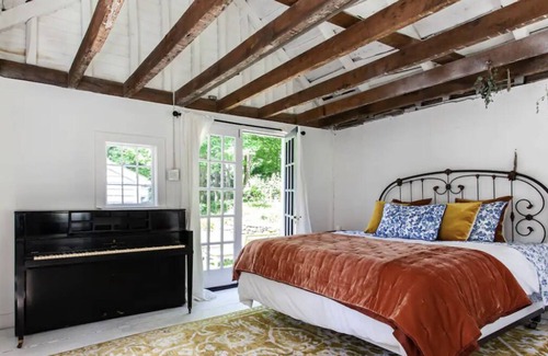 Sherman House | Perfection in Litchfield County, Cozy 5 Bedroom with Pool. Close to everything
