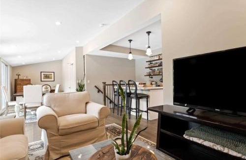 Niagara Falls House | Perfection near the River - 4 Bedroom Villa Complimentary Breakfast Delivered Daily to the Rental