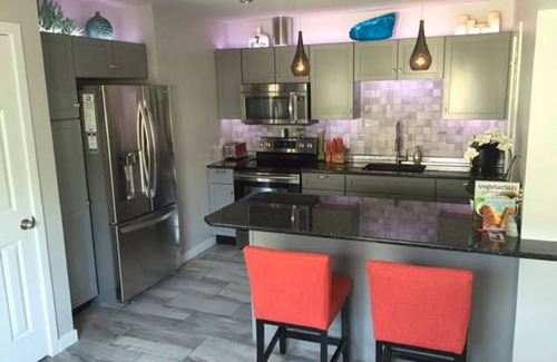 Country Club Estates House | Perfection, Renovated Throughout - great in-town location sleeps 6