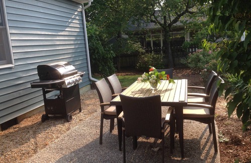 Country Club Estates House | Perfection, Renovated Throughout - great in-town location sleeps 6