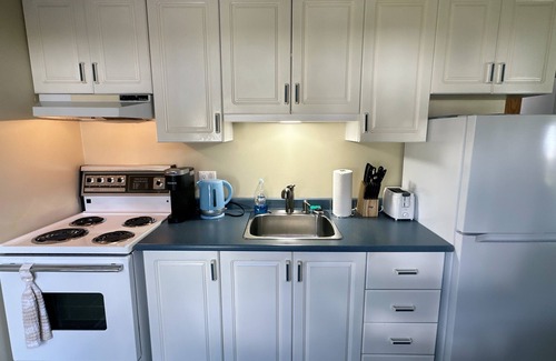 Pasadena Apartment | Perfectly Centered, Close to everything the West Coast has to offer!
