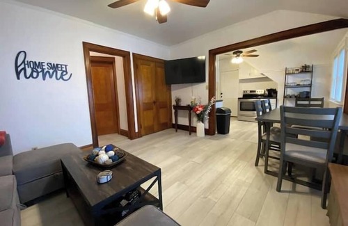 West Allis Apartment | Perfectly Convenient MKE Location 2 BR Upper!