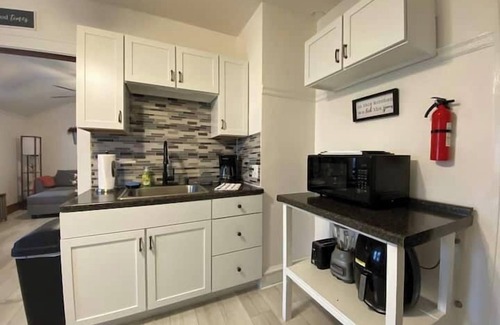 West Allis Apartment | Perfectly Convenient MKE Location 2 BR Upper!