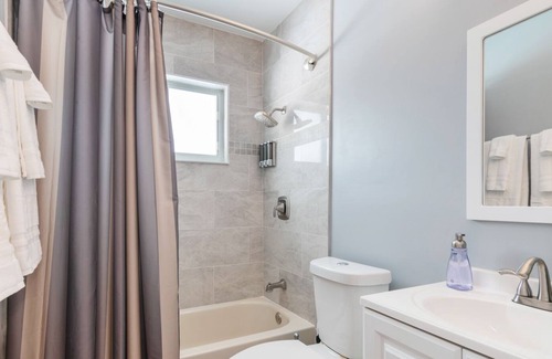 Driftwood House | Perfectly located 4 Bedroom home W/ Pool