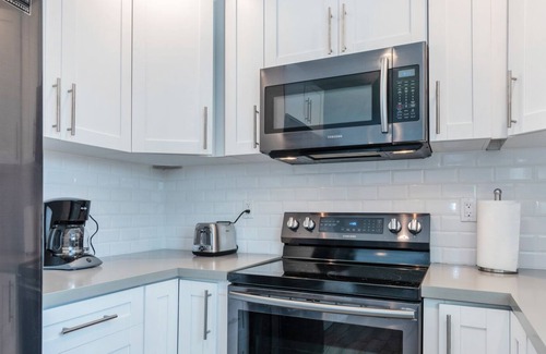 Driftwood House | Perfectly located 4 Bedroom home W/ Pool