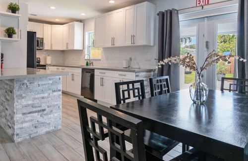 Driftwood House | Perfectly located 4 Bedroom home W/ Pool