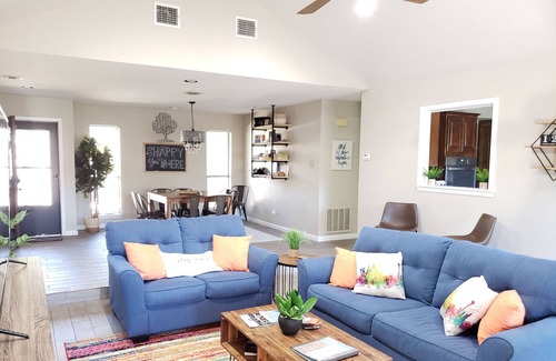 Woods of Shavano House | Perfectly located, Bright & Charming House with a screened in porch & garage.