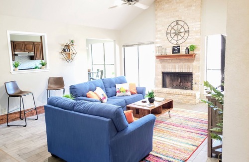 Woods of Shavano House | Perfectly located, Bright & Charming House with a screened in porch & garage.