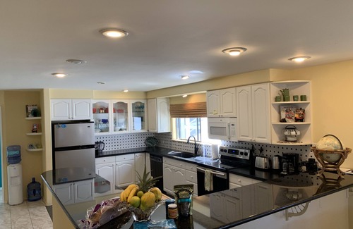 Kalaoa House | Perfectly located between the beaches & Kona town, just 10 min from airport. nn