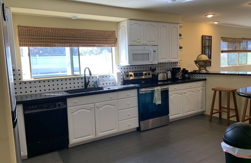 Kalaoa House | Perfectly located between the beaches & Kona town, just 10 min from airport. nn