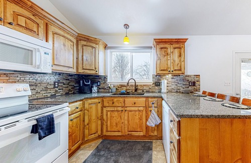Pocatello House | Perfectly located home with mountain views, gas fireplace, patio, & streaming