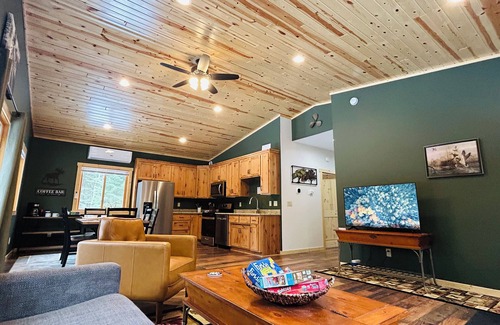 Angora Cabin | Perfectly Located on 10acres W/Easy Access to ATV Trails and World Class Lakes