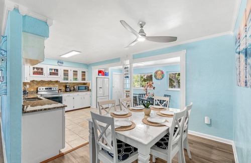 Snug Harbor Estates House | Perfectly Located Beachside Oasis W/Fire Pit + Patio + BBQ Grill! 🌴