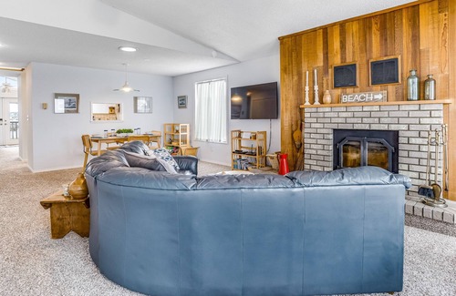 Ferndale House | Perfectly Peaceful Waterfront Escape w/ Free WiFi, Fireplace, & Furnished Deck