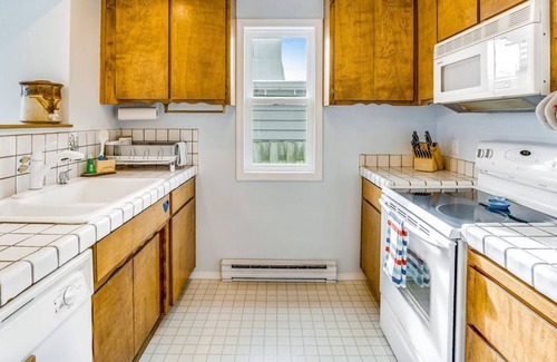 Ferndale House | Perfectly Peaceful Waterfront Escape w/ Free WiFi, Fireplace, & Furnished Deck