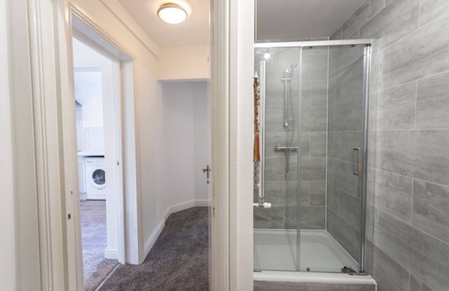 Plasnewydd Apartment | Perfectly Placed: Cozy Flat in the City's Heart