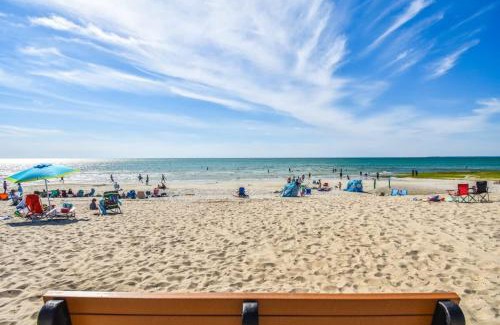 Orleans House | Perfectly private location w deeded beach access