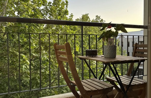 East Perth Apartment | Perfectly situated at Claisebrook Cove, fresh Studio apartment, with pool access